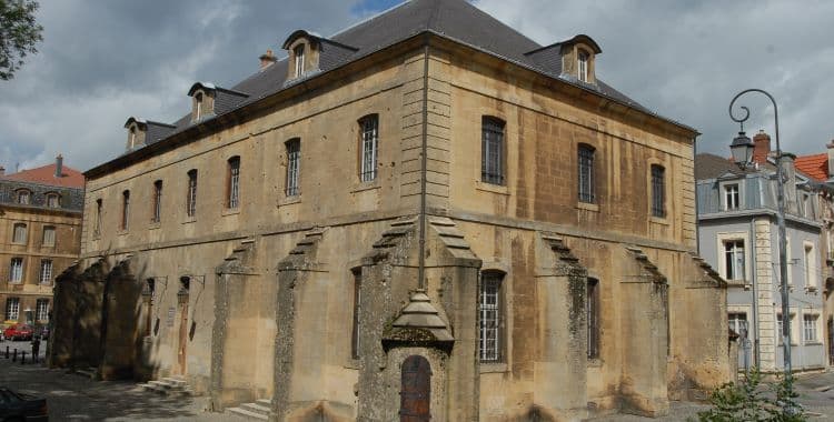 Musée municipal des émaux et faïence